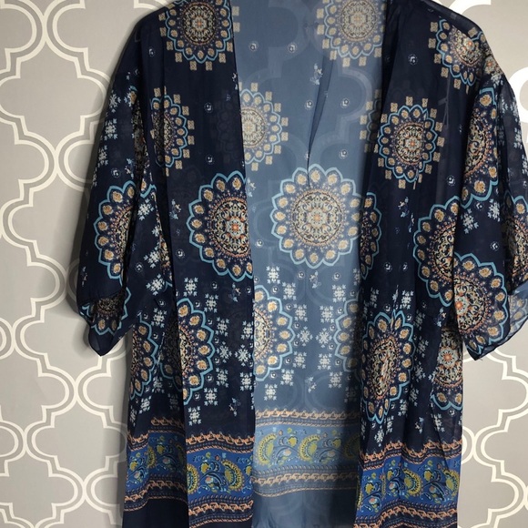 Cupshe cover up swim kimono - Picture 2 of 10